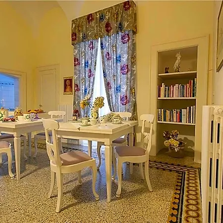 Casa Riccardi فندق نوتشي